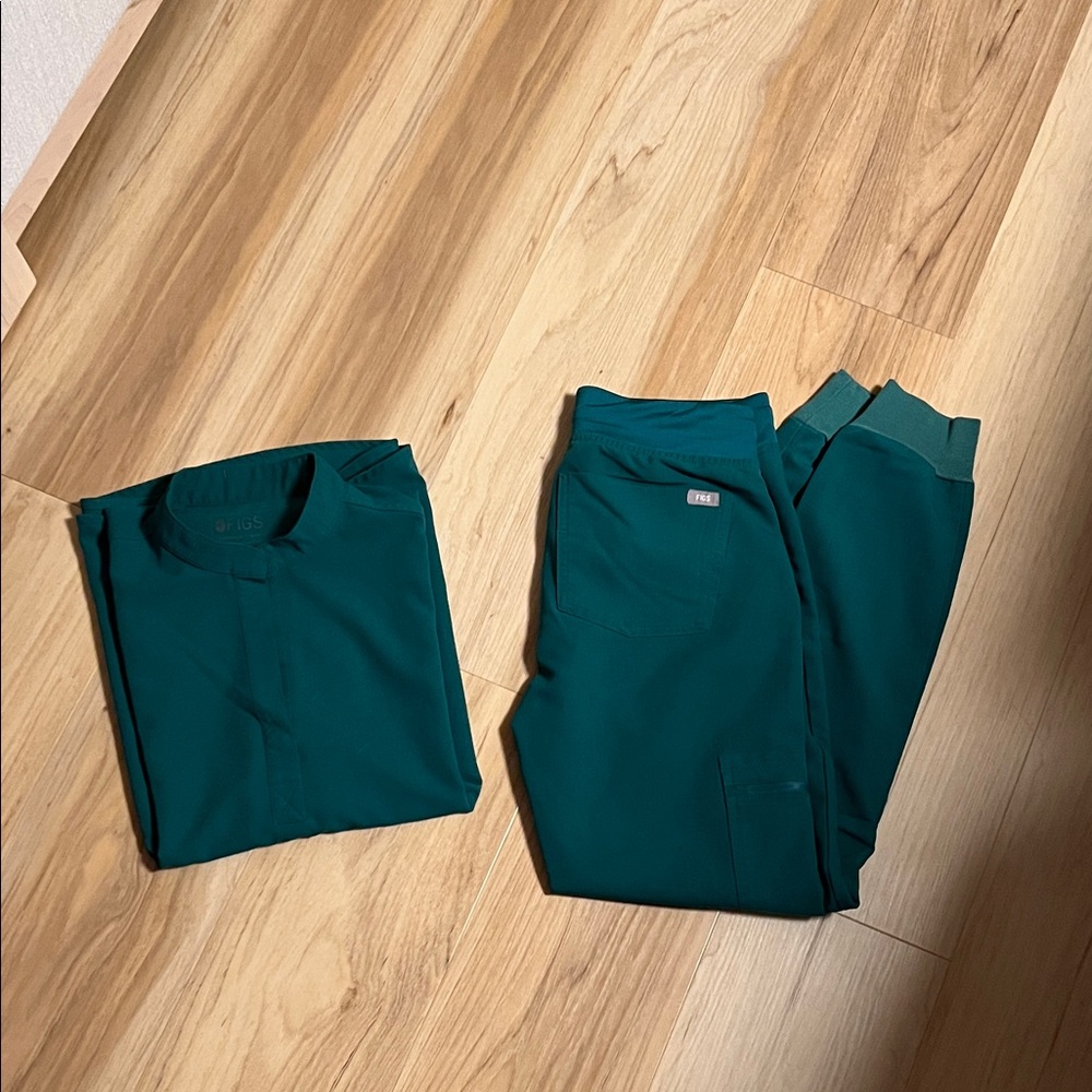 Figs Deep Green Scrub Ensemble